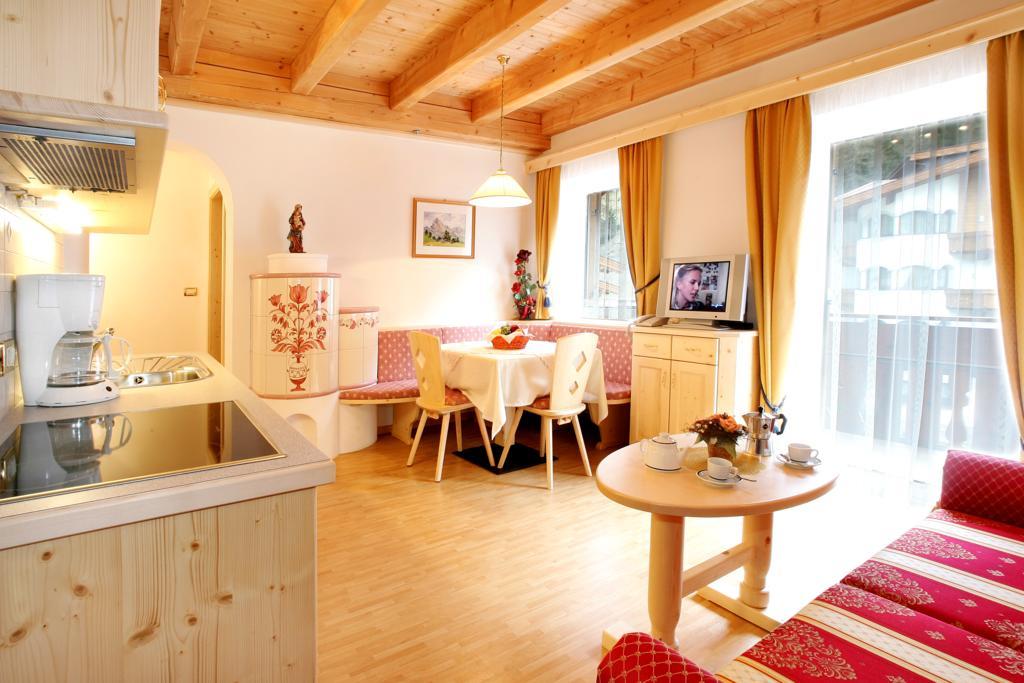 Garni B&B Schenk Selva di Val Gardena Exterior photo